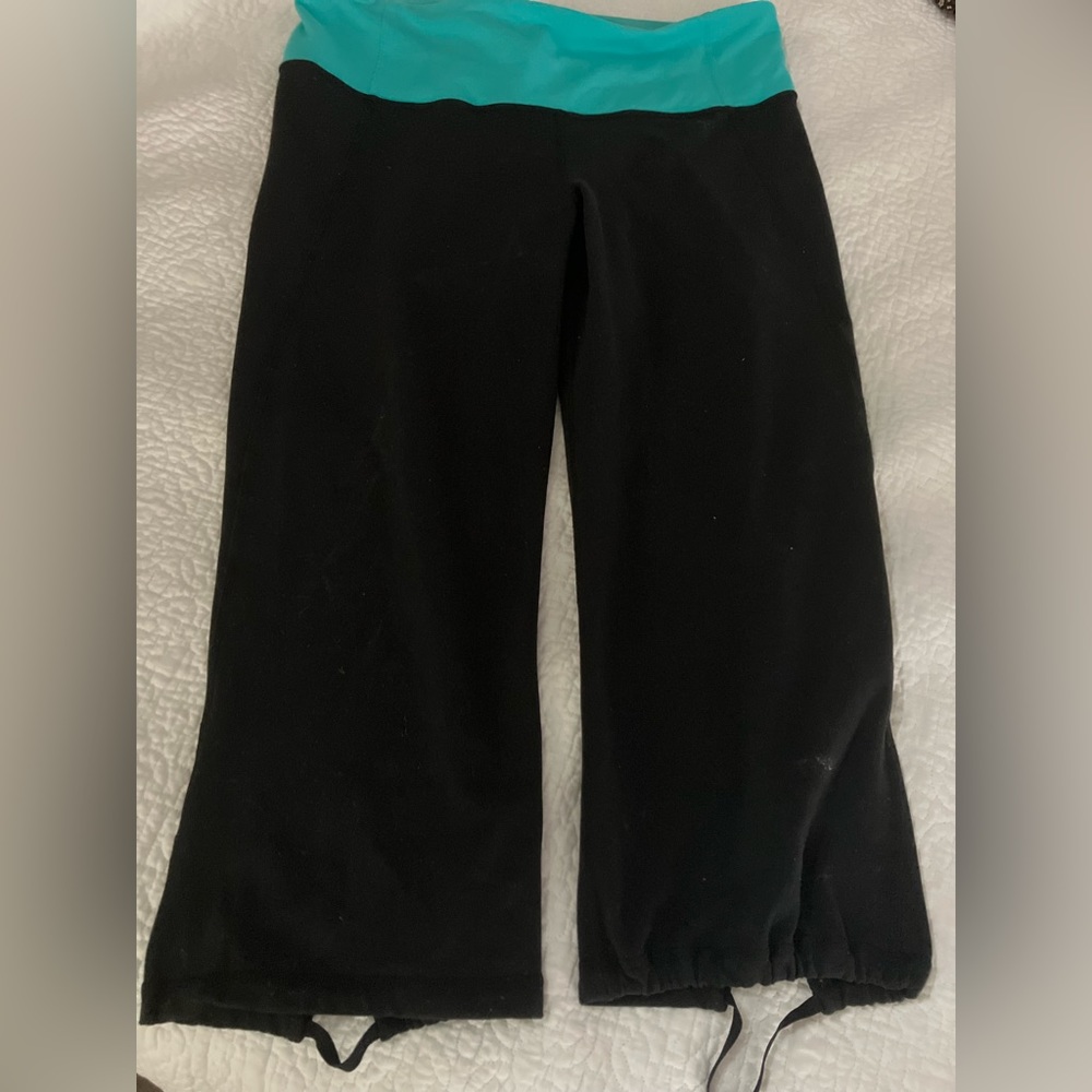 Lululemon Leggings Drawstring Hem Sz 10. Turquoise wide waist w/ black leggings.